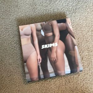 Skims Core Control Thong size S/M